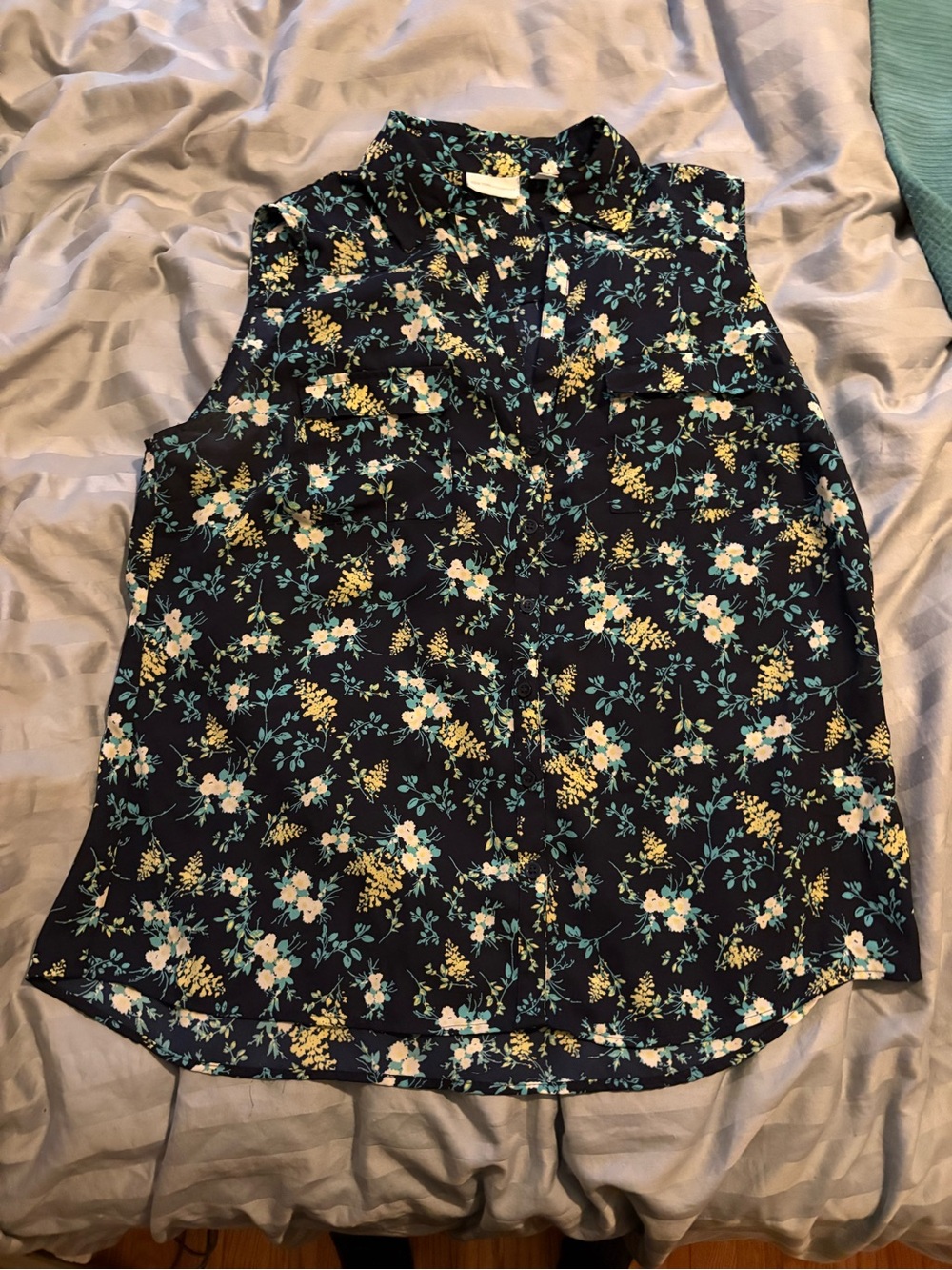 New York and Company NY&Co blue yellow floral button down XL shirt top sleeveles